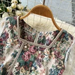 LE2108 Retro Style Small Suit Splicing Mesh Yarn Hook Flower Square Collar Blouse Lace Lace Shorts Two-Piece Set - Image 3