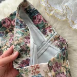 LE2108 Retro Style Small Suit Splicing Mesh Yarn Hook Flower Square Collar Blouse Lace Lace Shorts Two-Piece Set - Image 4