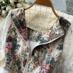 LE2108 Retro Style Small Suit Splicing Mesh Yarn Hook Flower Square Collar Blouse Lace Lace Shorts Two-Piece Set - Image 5