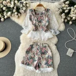LE2108 Retro Style Small Suit Splicing Mesh Yarn Hook Flower Square Collar Blouse Lace Lace Shorts Two-Piece Set